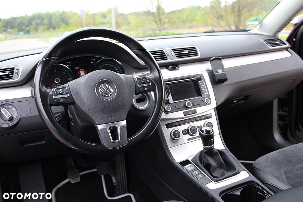 Volkswagen Passat 2.0 TDI Highline - 18