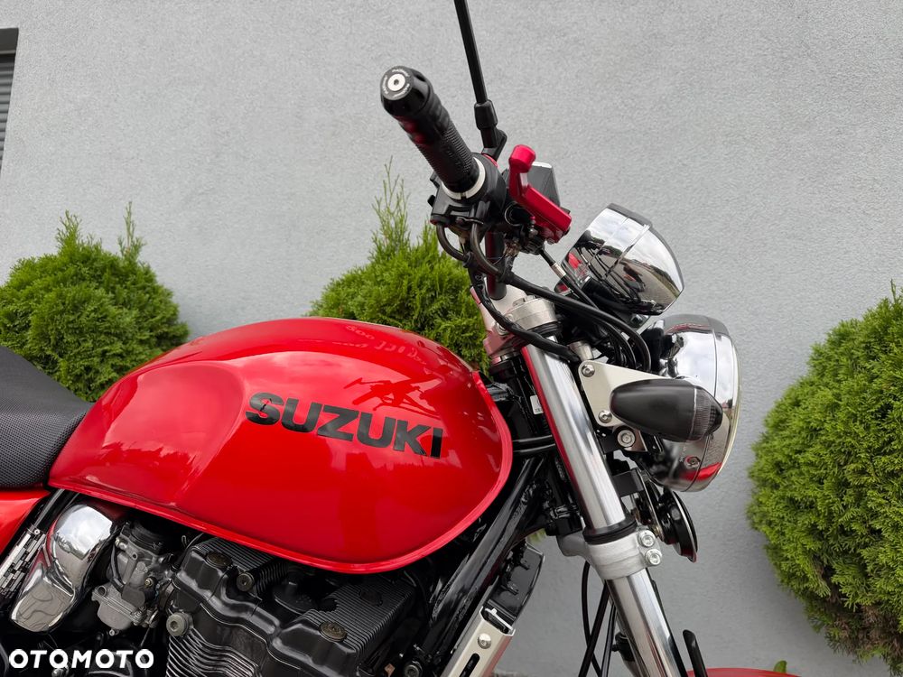 Suzuki GSX - 17