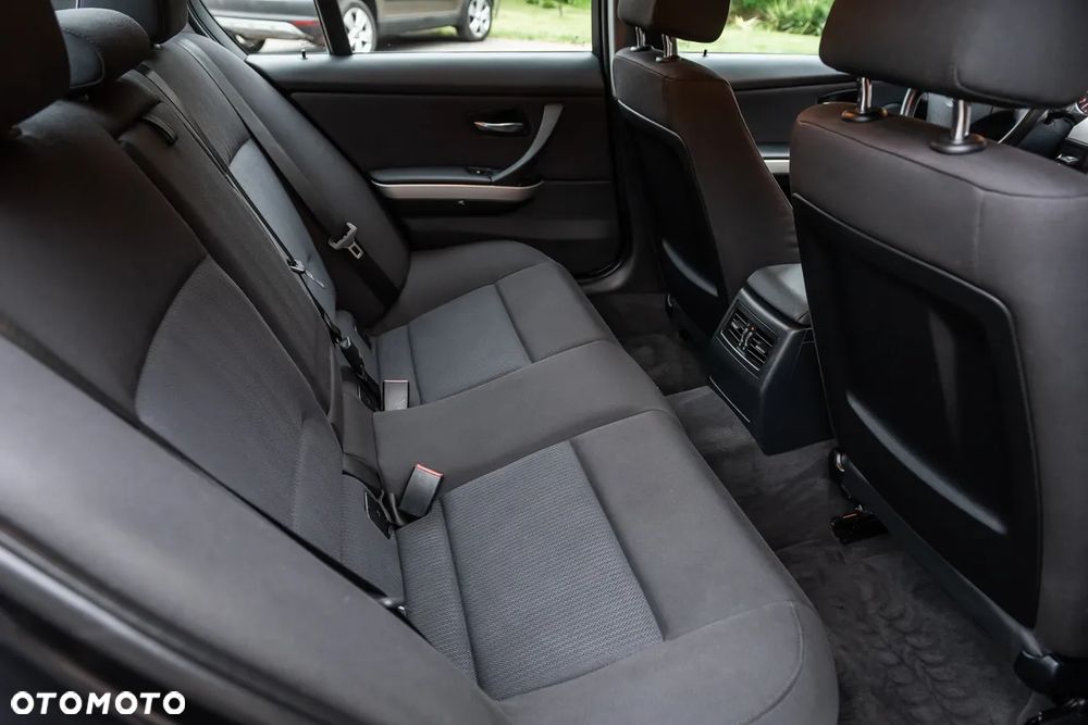 BMW Seria 3 318i Edition Exclusive - 17