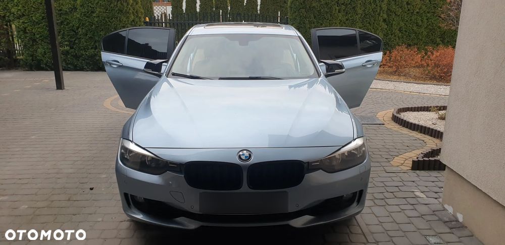 BMW Seria 3 328i Luxury Line - 2
