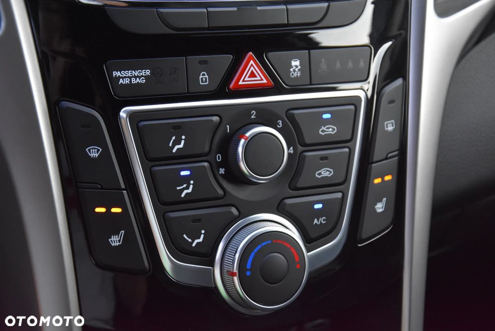 Hyundai i30 blue 1.4 Classic Navigation - 33