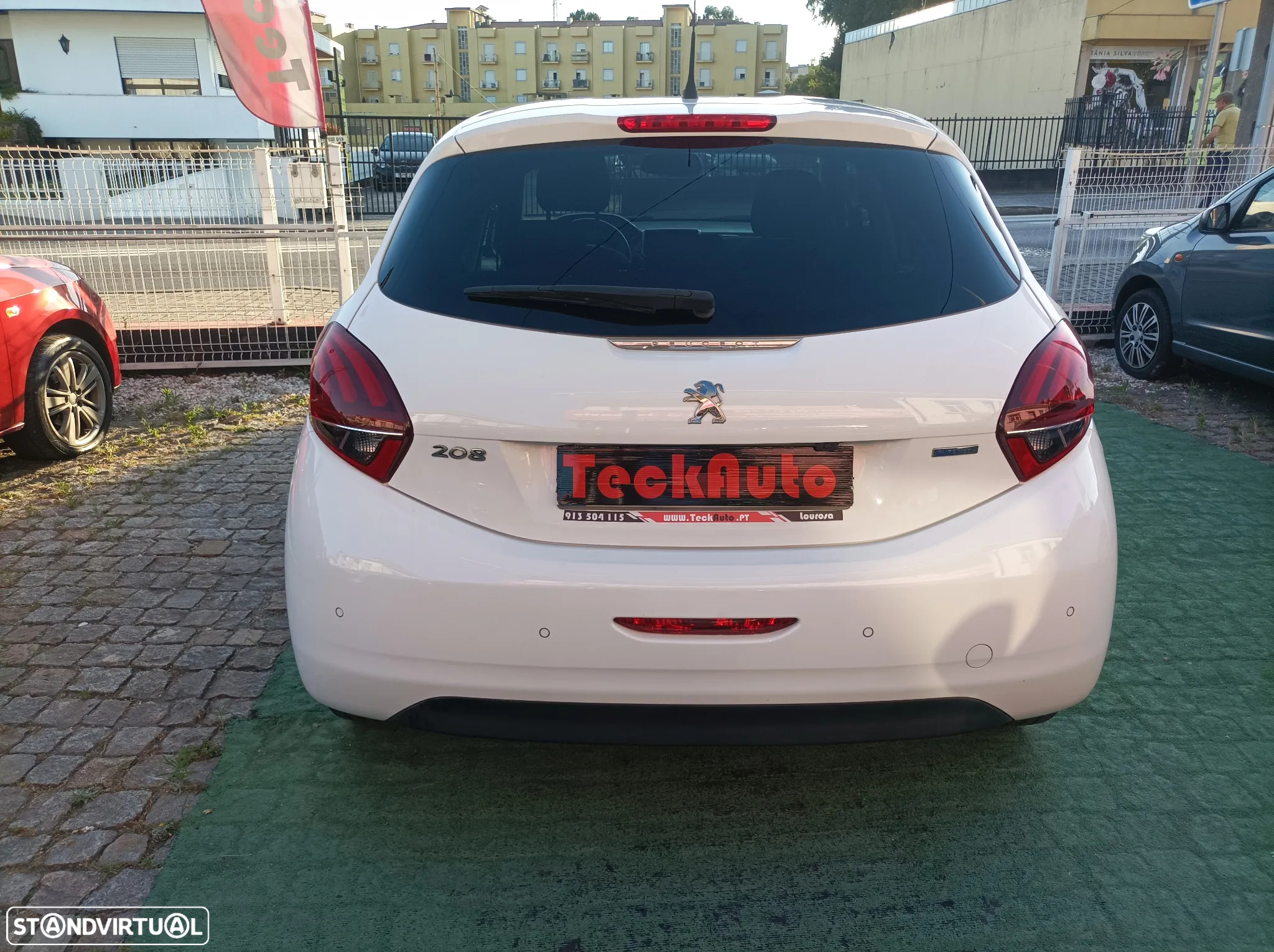 Peugeot 208 1.2 PureTech Style - 8