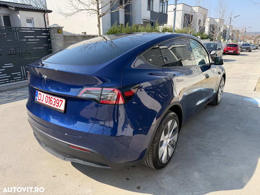 Tesla Model Y Long Range Dual Motor AWD - 4
