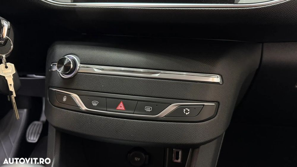 Peugeot 308 - 24