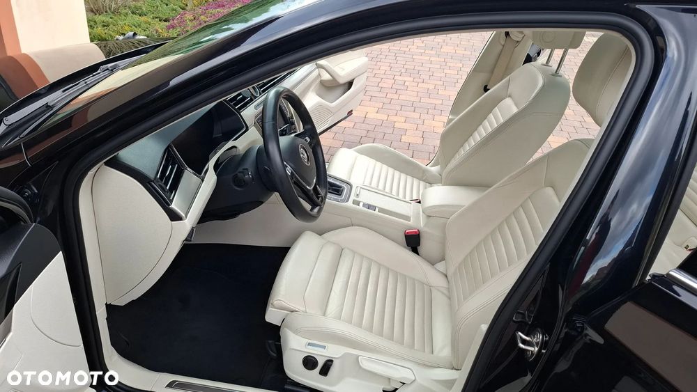 Volkswagen Passat - 4