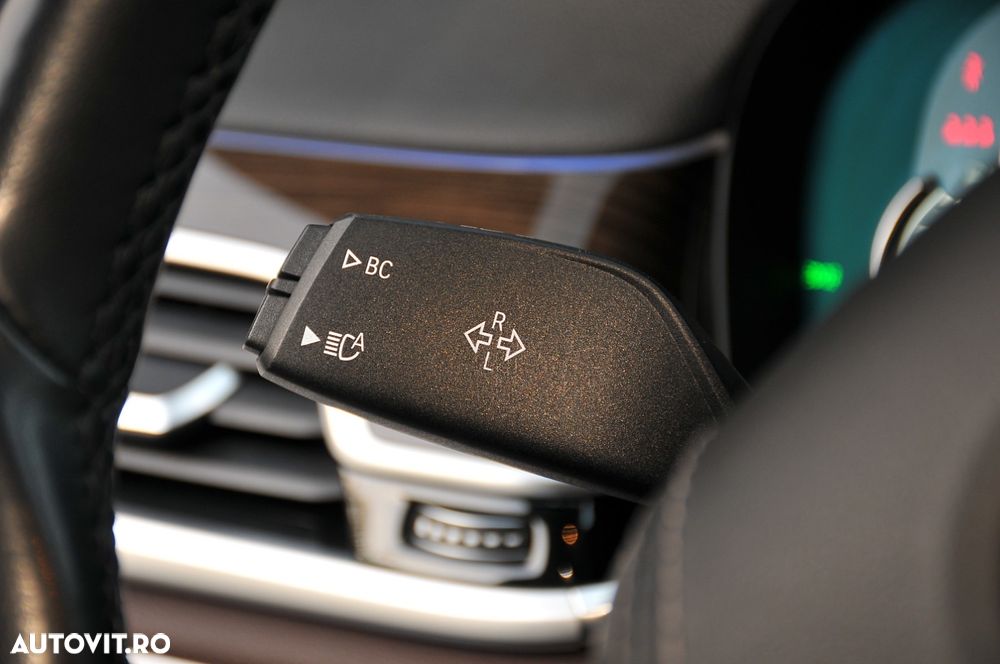 BMW Seria 7 740e iPerformance - 36