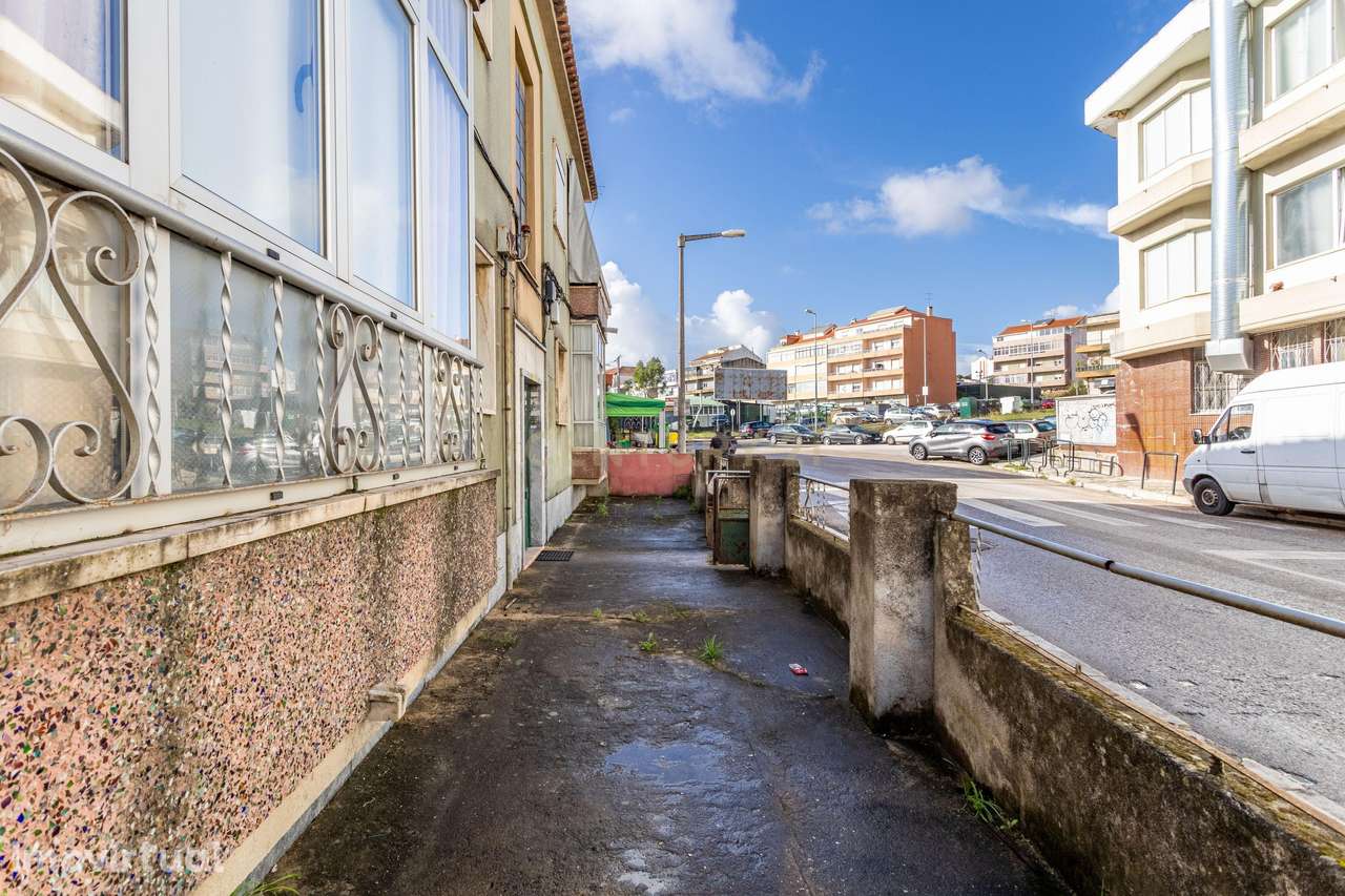 Prédio em Camarate para Investimento - Grande imagem: 4/21