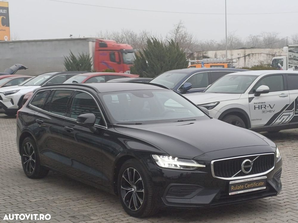 Volvo V60 B4 MHEV AT8 FWD Momentum Pro - 3