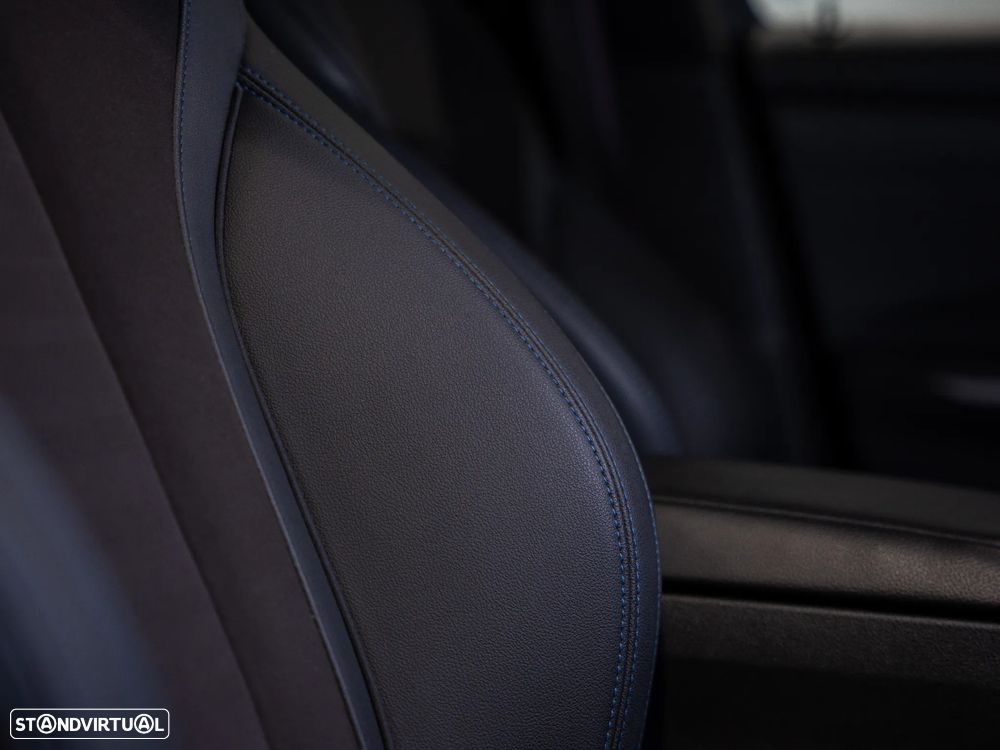 BMW 330 e Pack Desportivo M Pro Auto - 24
