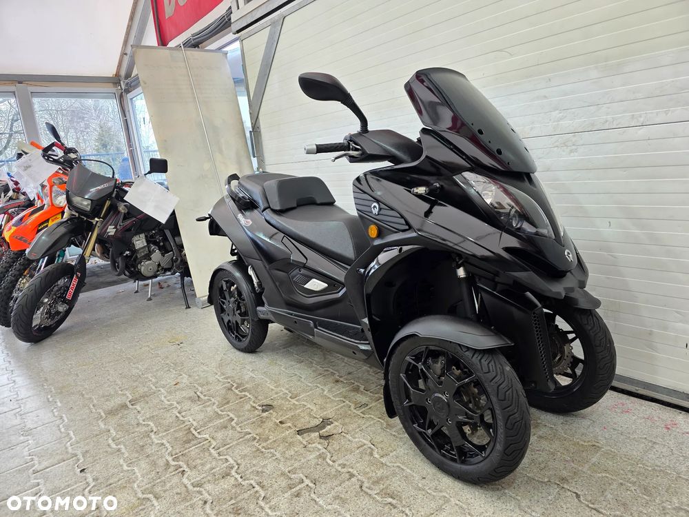 Piaggio MP-3 - 12