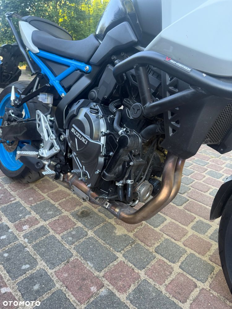 Suzuki GSX - 17