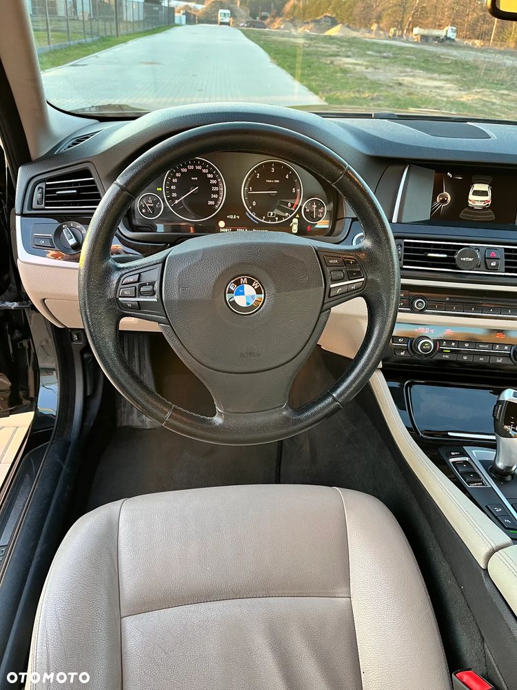BMW Seria 5 525d xDrive Sport-Aut Luxury Line - 13