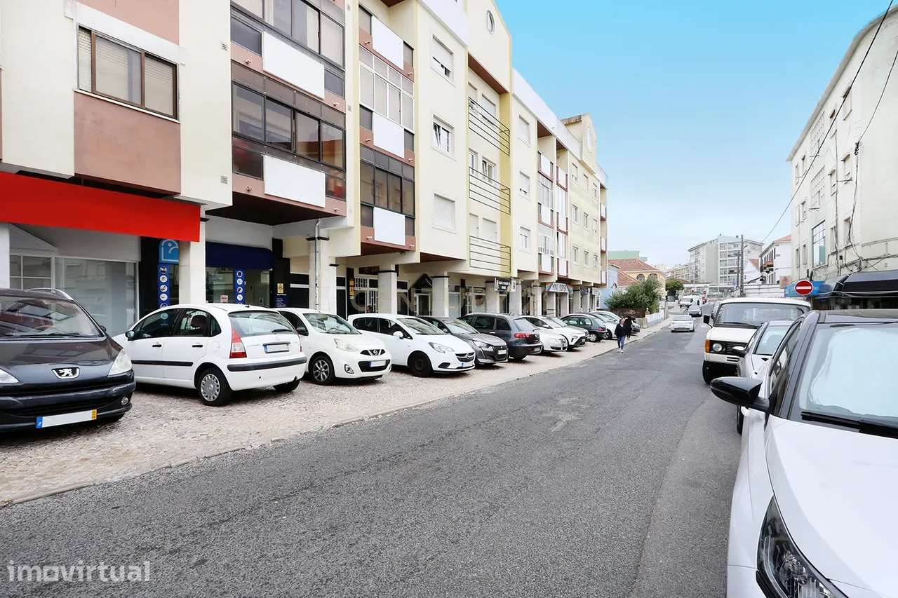 Apartamento T1 no Algueirão a 2 minutos da estação: prédio cuidado e c