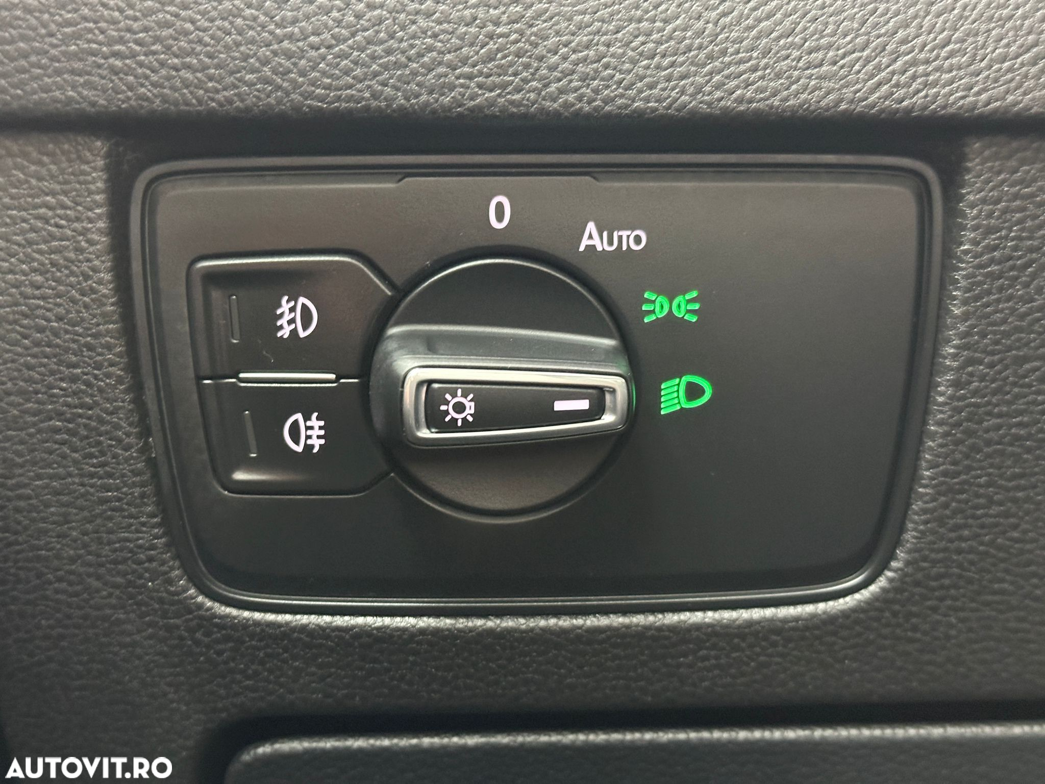 Volkswagen Passat Variant 1.6 TDI SCR DSG - 24