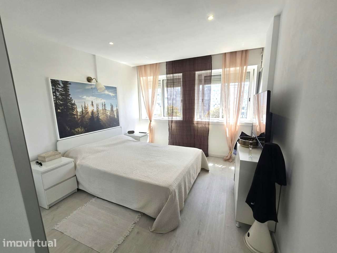Excelente Apartamento T2 renovado com Open Space e Varanda - Almada - Grande imagem: 4/32