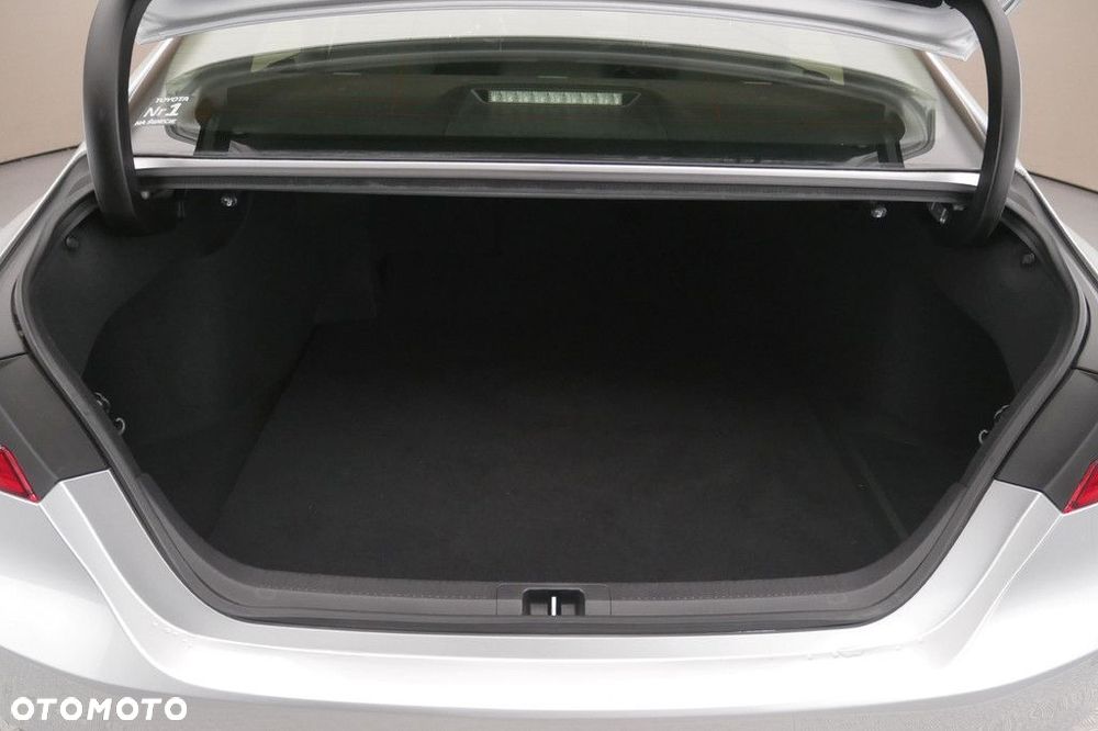 Toyota Camry 2.5 Hybrid Comfort CVT - 16