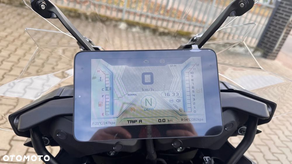 QJMOTOR SRT900SX - 6