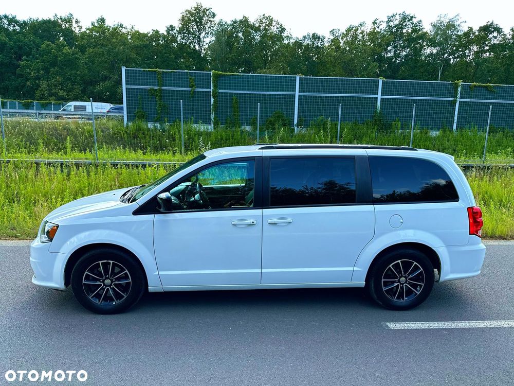Dodge Caravan - 2