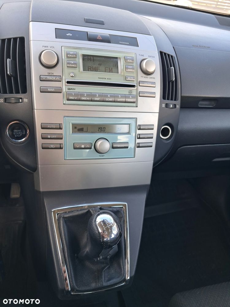 Toyota Corolla Verso - 10