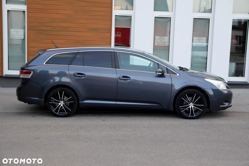 Toyota Avensis 1.8 Sol - 8