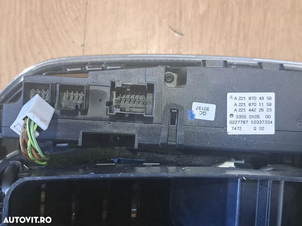 Ornament central bord cu grila gura ventilatie ceas si panou comanda clima ac aer conditionat Original Mercedes W221 S-class 4 matic S320 S450 S550 2007-2009 - 6