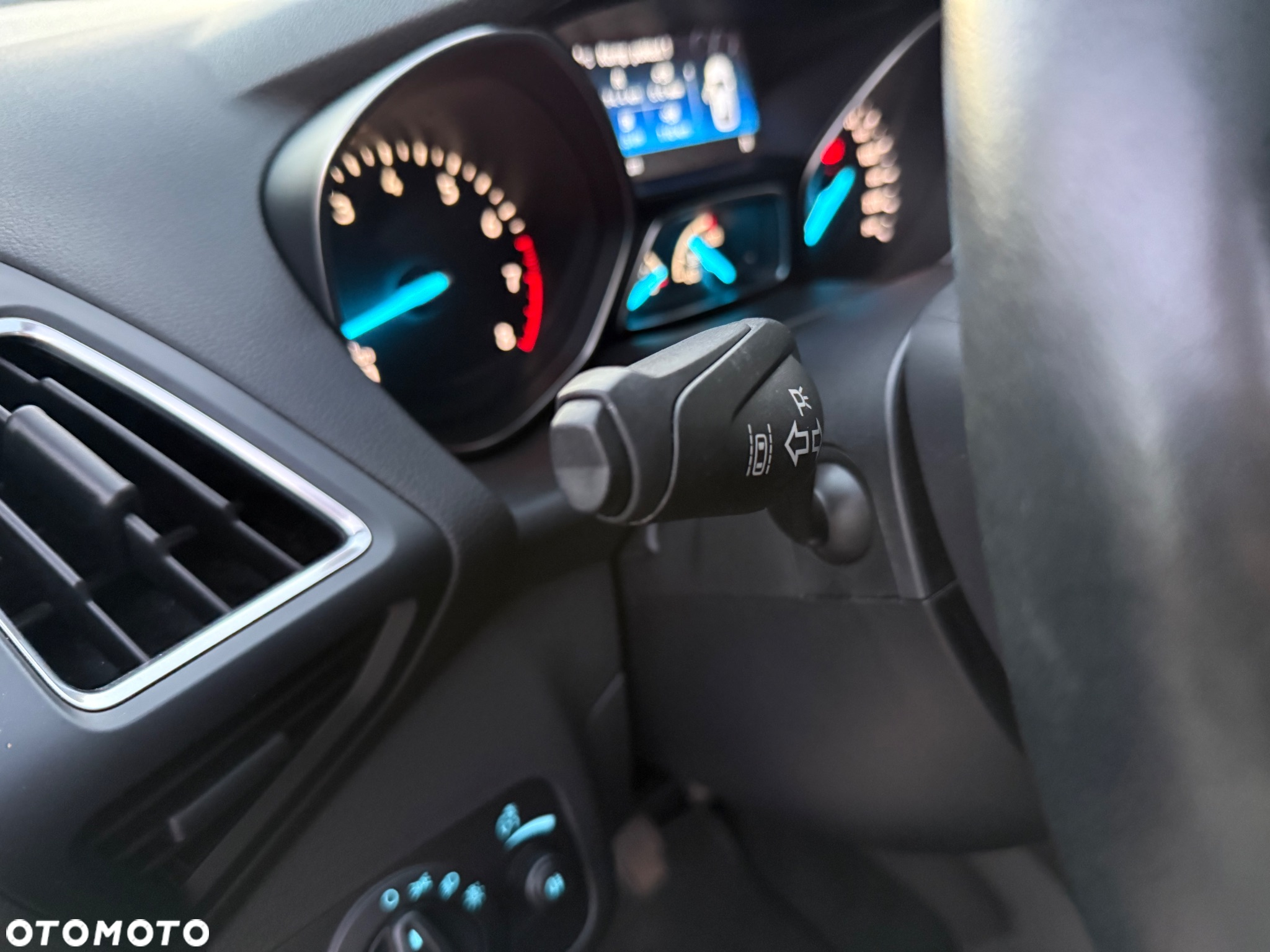 Ford Kuga 1.5 EcoBoost 2x4 Titanium - 28