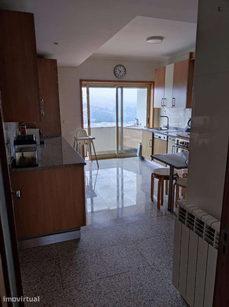 Quarto - localizado em Guimaraes - Grande imagem: 4/6