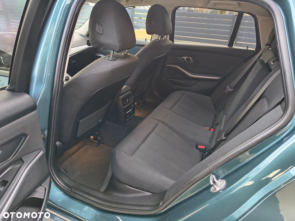 BMW Seria 3 320i Sport Line Shadow - 12
