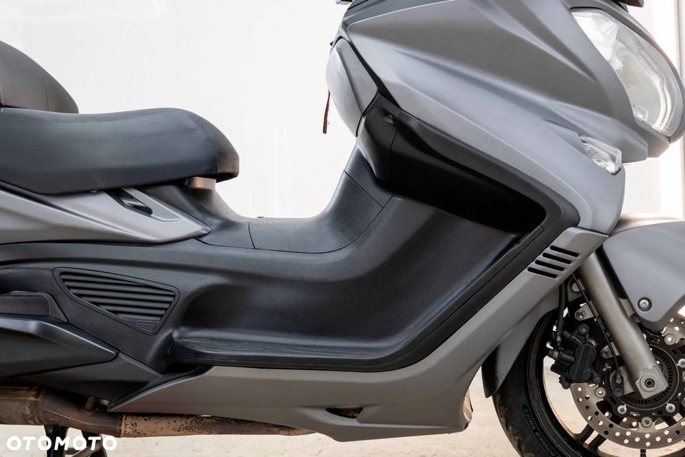 Suzuki Burgman - 12