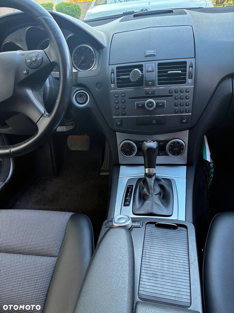 Mercedes-Benz Klasa C 180 CGI Automatik BlueEFFICIENCY Elegance - 11