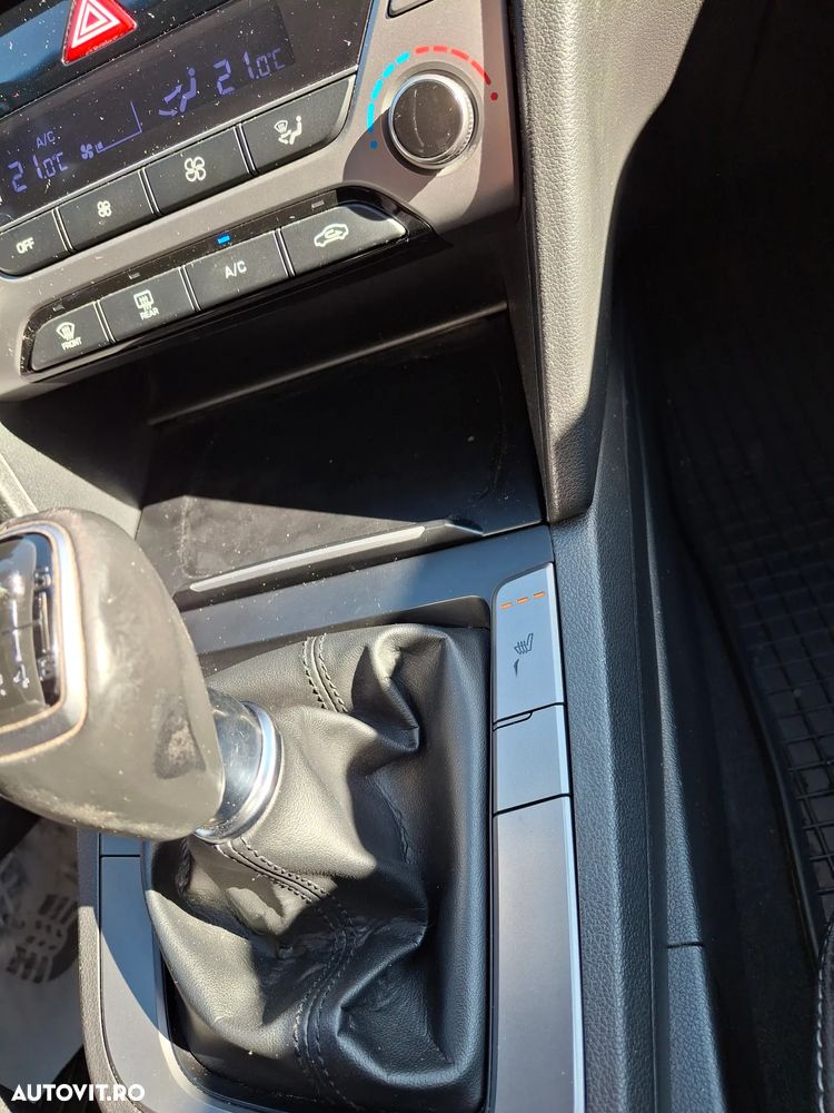 Hyundai Elantra 1.6 MPi Comfort - 22