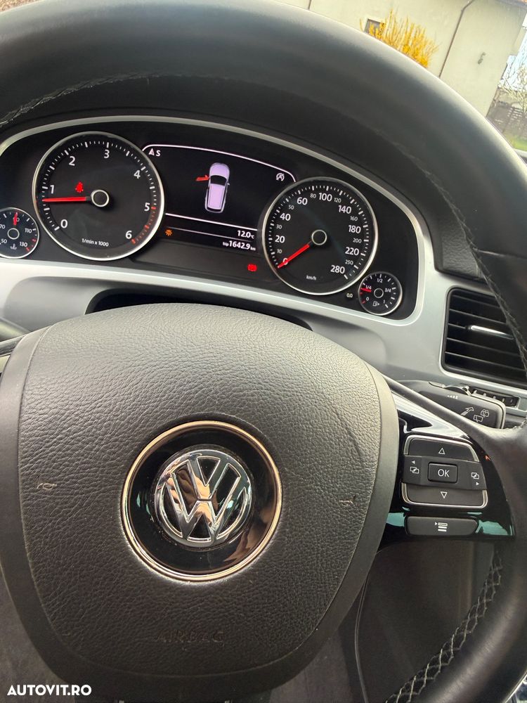 Volkswagen Touareg 3.0 V6 TDI BMT - 25