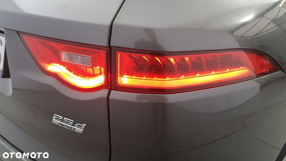 Jaguar F-Pace - 16