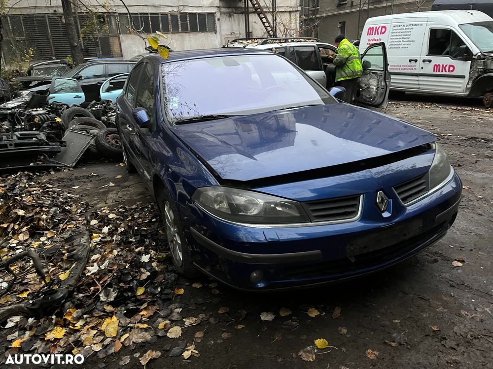 Dezmembrez Renault Laguna II facelift  xenon 2006 albastru 2.0 benzina - 9