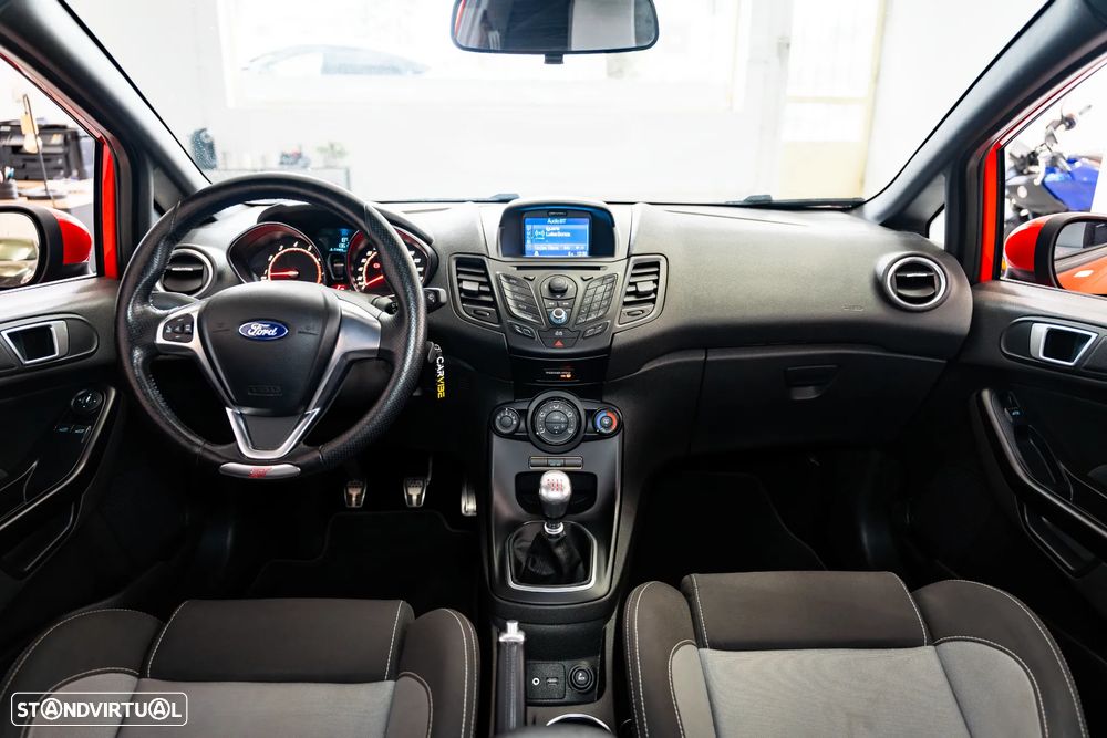 Ford Fiesta 1.6 EcoBoost ST - 17
