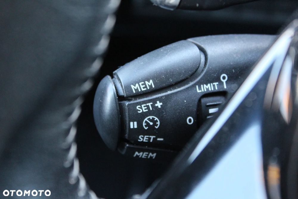 Peugeot 2008 1.2 PureTech Allure S&S EAT8 - 21