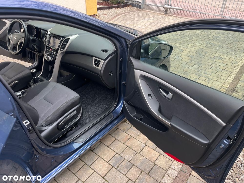Hyundai i30 blue Kombi 1.6 CRDi Style - 23