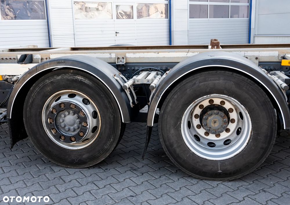 Mercedes-Benz ACTROS 2545 6X2 - 12