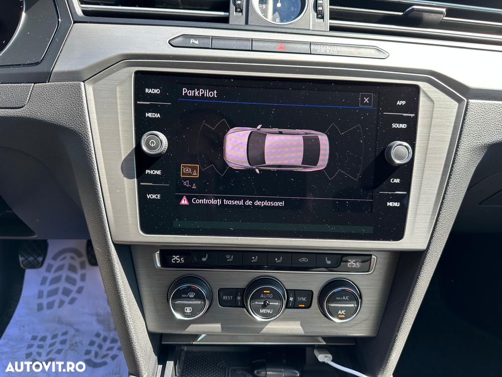 Volkswagen Passat - 12