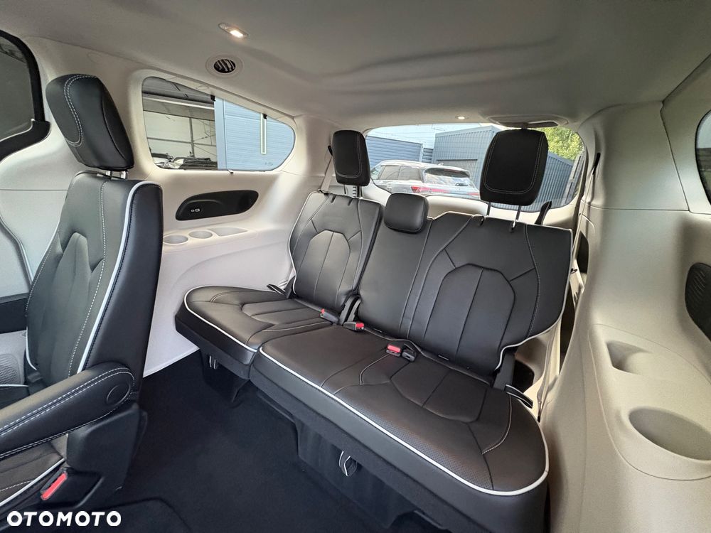 Chrysler Pacifica - 14
