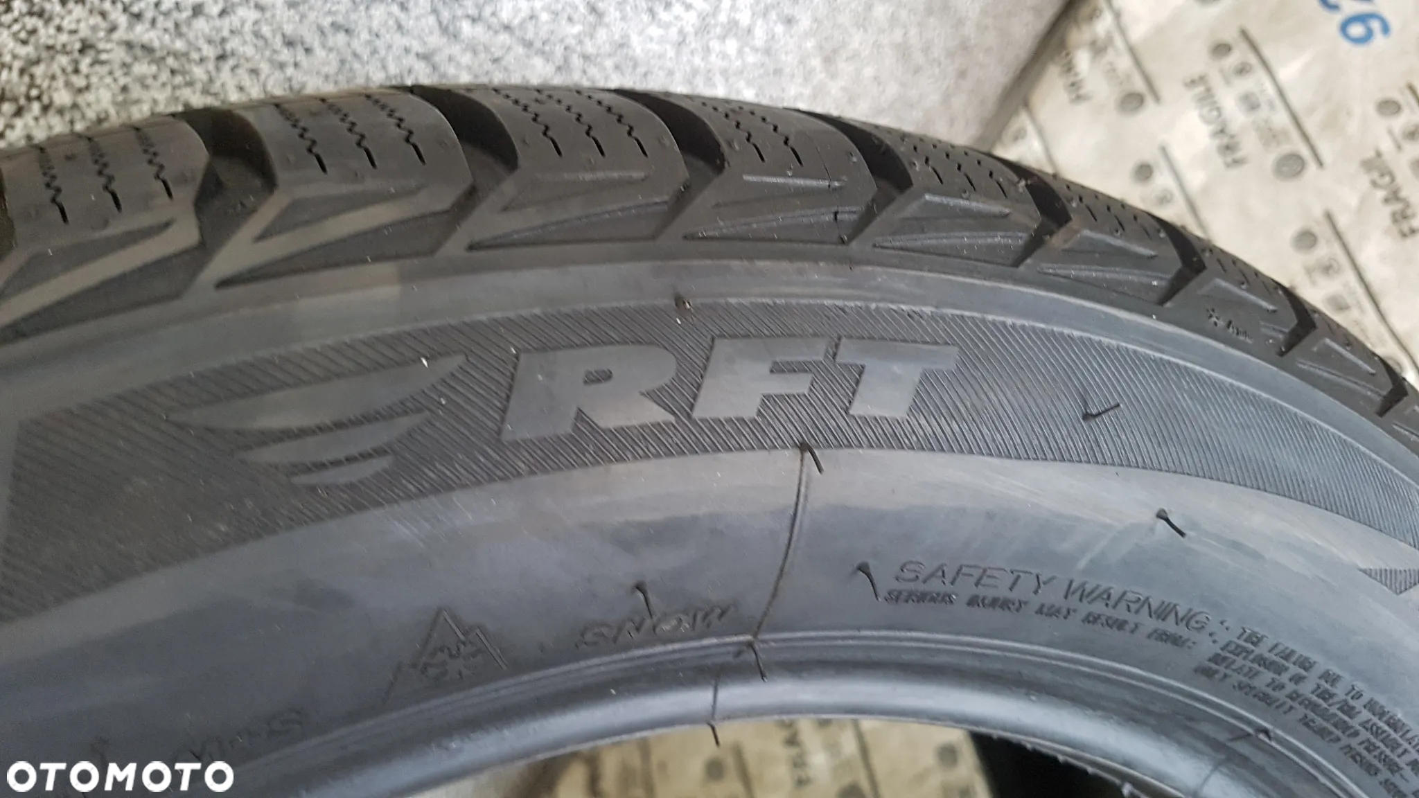 BRIDGESTONE BLIZZAK LM-32 RFT  225/50R17  225/50/17 - 6