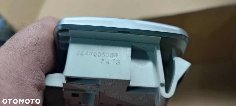 Renault Laguna III 07- lampka oświetlenie kabiny 264300005R - 3