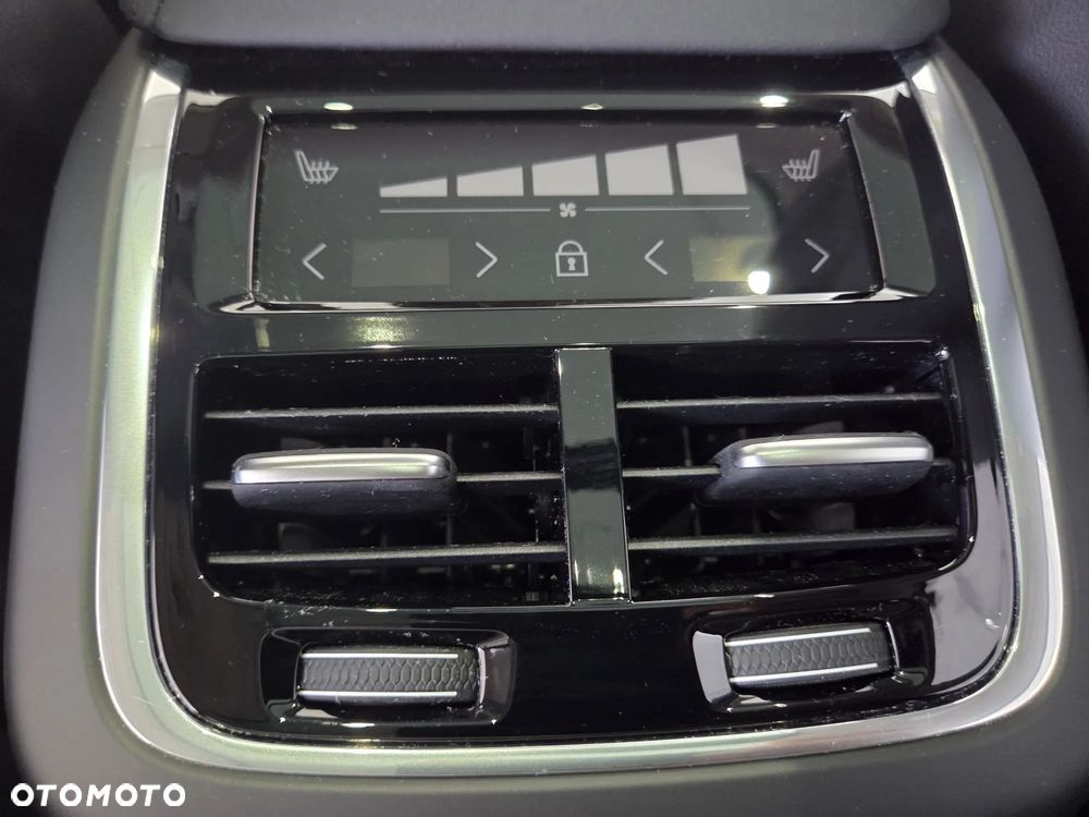 Volvo XC 60 B5 B AWD Ultimate Dark - 36