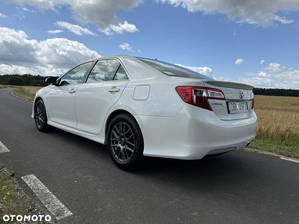 Toyota Camry - 24