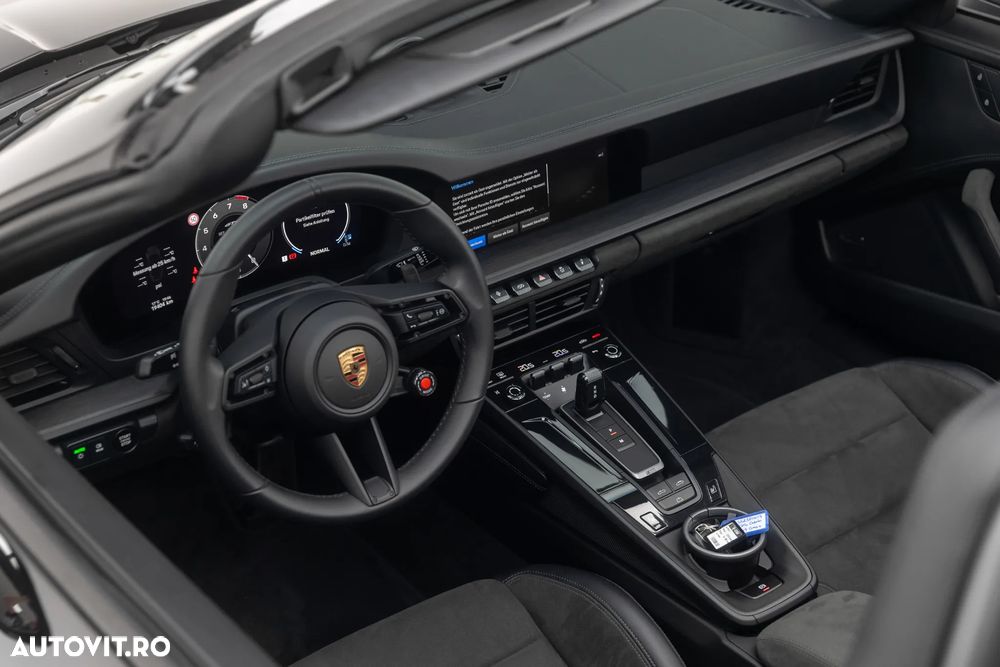 Porsche 911 Carrera GTS PDK - 27