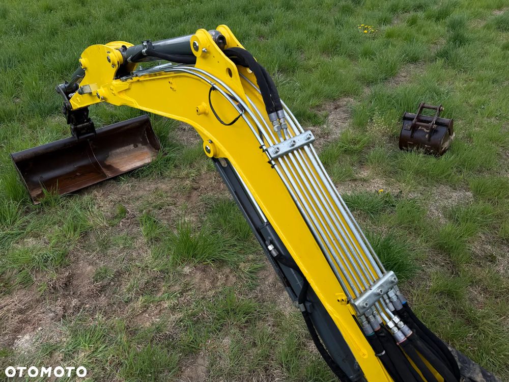 Wacker Neuson ET24 Koparka Gąsienicowa 2,6 tony. z VDS. 2021rok- 2300 Mtg Poziomowanie VDS silnik Yanmar. Maszyna Pochodzi z Norweskiej szkółki roślinnej. 2x drzwi ORYGINAŁ. Jak Nowa z salonu zero luzów i wycieków. Aktualna DEKRA. 2x oryginalna Łyżka. Szybka wolna jazda. Dodatkowe Linie Hydrauliczne na młot i wiertnice. Zaczep kulka na lemieszu. OKAZJA - 21