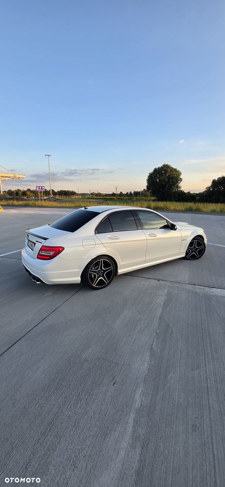 Mercedes-Benz Klasa C 63 AMG - 8