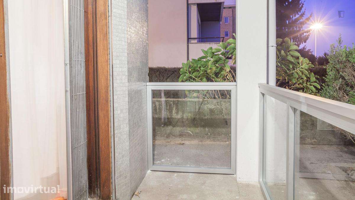Quarto - localizado em Paranhos Porto - Grande imagem: 5/27