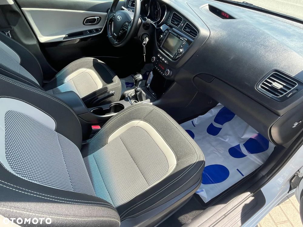 Kia Ceed 1.6 GDI ISG UEFA EURO 2016 - 15