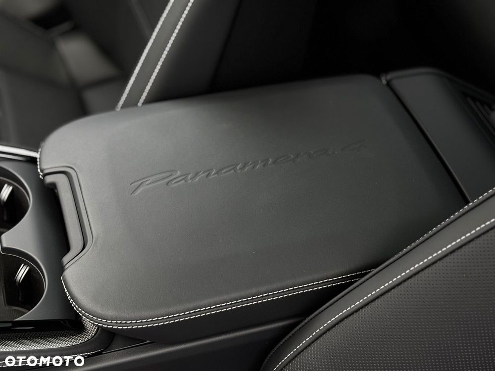 Porsche Panamera - 32